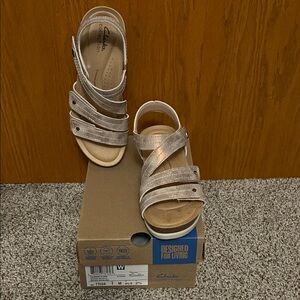 Clarks Women's Sandals - Metallic and Tan